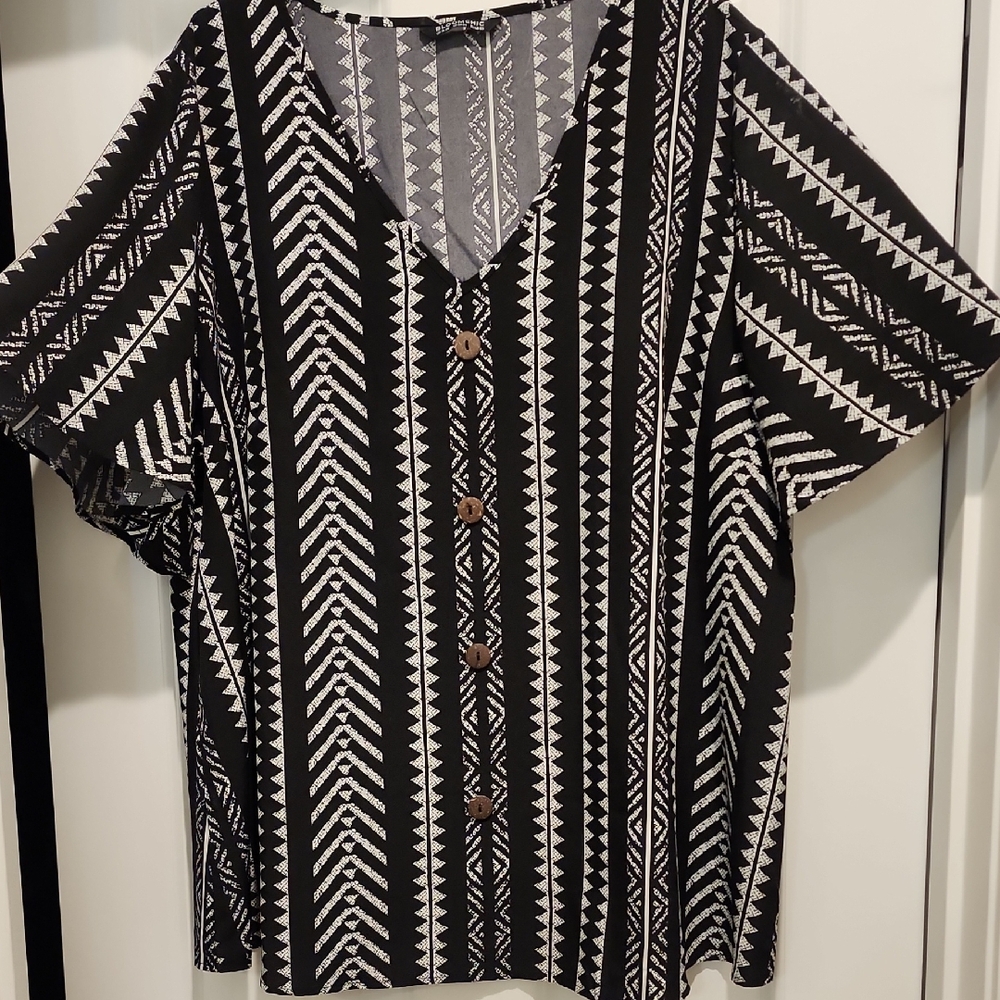 Bloomchic Black And White Tribal Print Blouse 2x